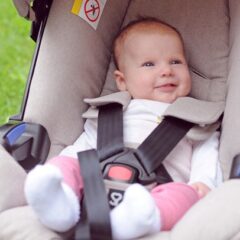 ベビーカーシートのクッションやマットって必要？どんな機能があると便利？