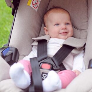 ベビーカーシートのクッションやマットって必要？どんな機能があると便利？