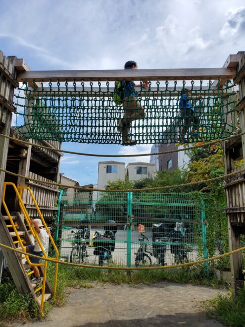 木の遊具 つり橋