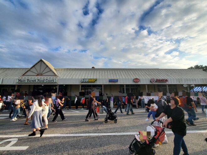 横須賀米軍基地内のフードコート