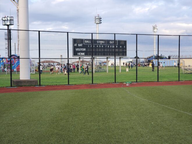横須賀米軍基地内の野球場のスコアボード