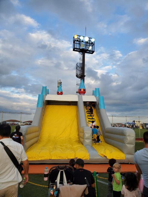 在日米軍横須賀基地フレンドシップデーのビッグキャッスルスライダー正面