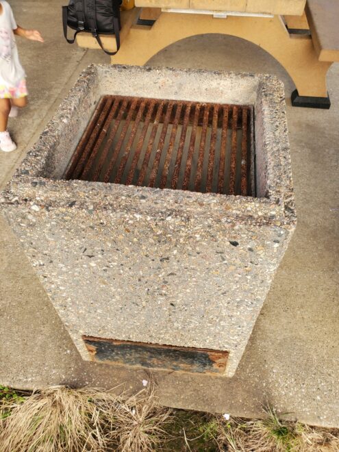 横須賀米軍基地内のBBQの焼き台