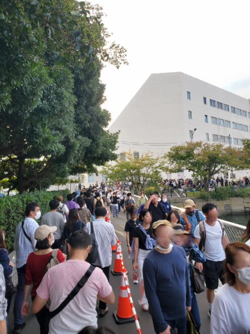 在日米軍横須賀基地のフレンドシップデーの行列2