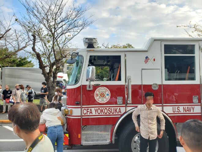 在日米軍横須賀基地はしご車
