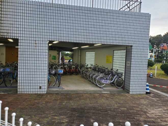 大人用自転車貸し出し　車庫