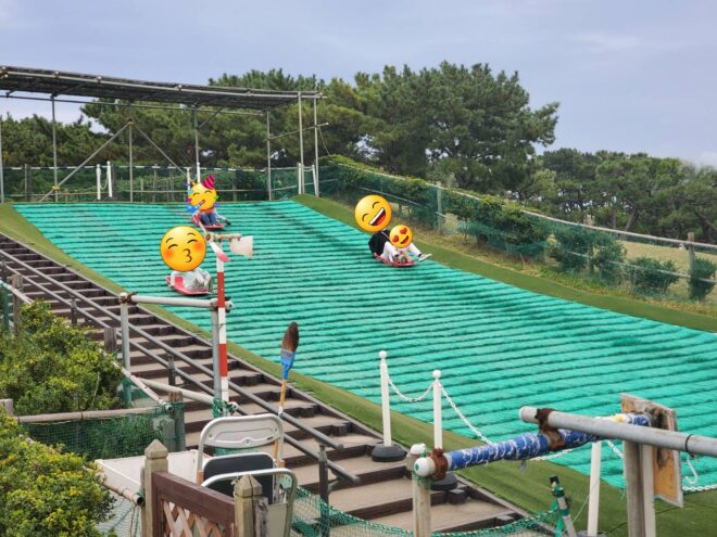 ５歳未満は保護者と５歳以上は１人で乗れます