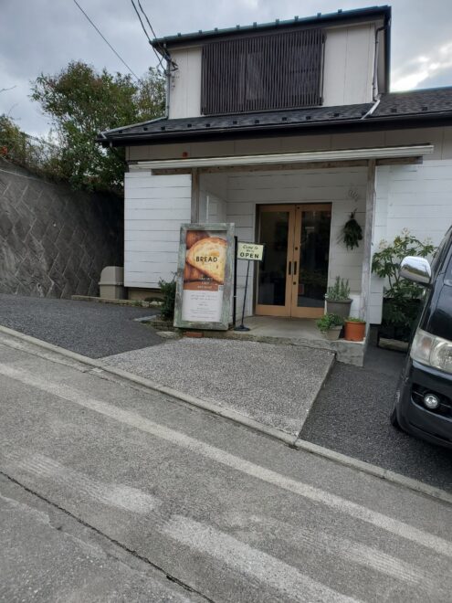 花ノ木公園出口正面にあるパン屋さん