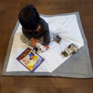 ラグジュアリーおくるみ⭐おむつ替えシート・お昼寝布団・プレイマットとして大活躍⭐