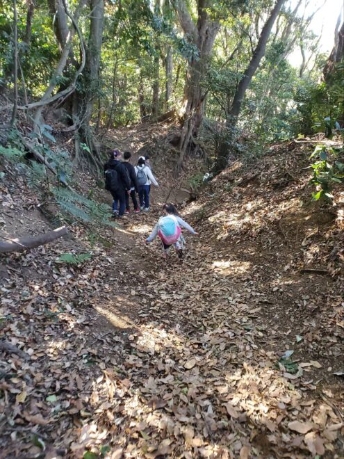 お姉さんについていく年中さん