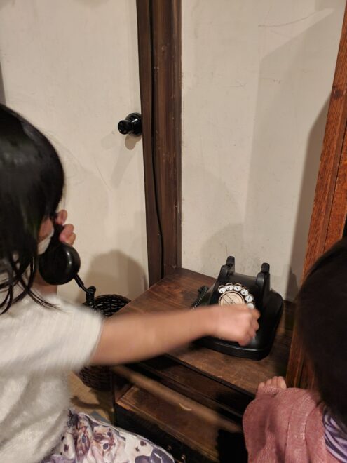 産まれて始めての黒電話